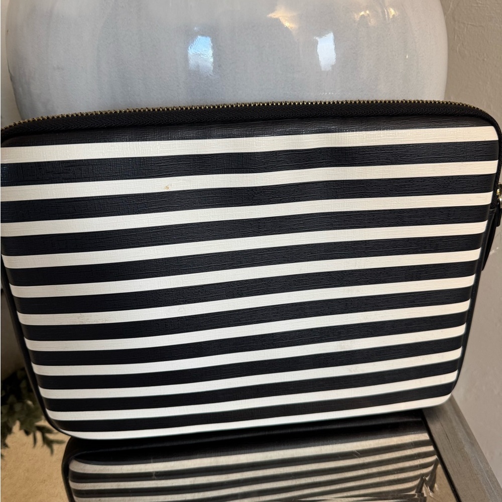 Kate Spade Black & White Striped Tablet Case Fully Padded With Zipper - Picture 2 of 5